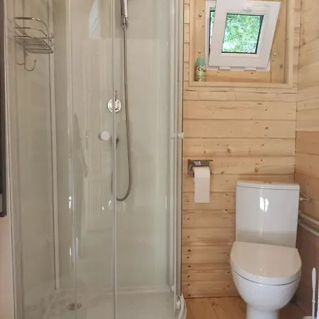 Penzion Mazurski Ze Swierka Syberyjskiego Z Klimatyzacja